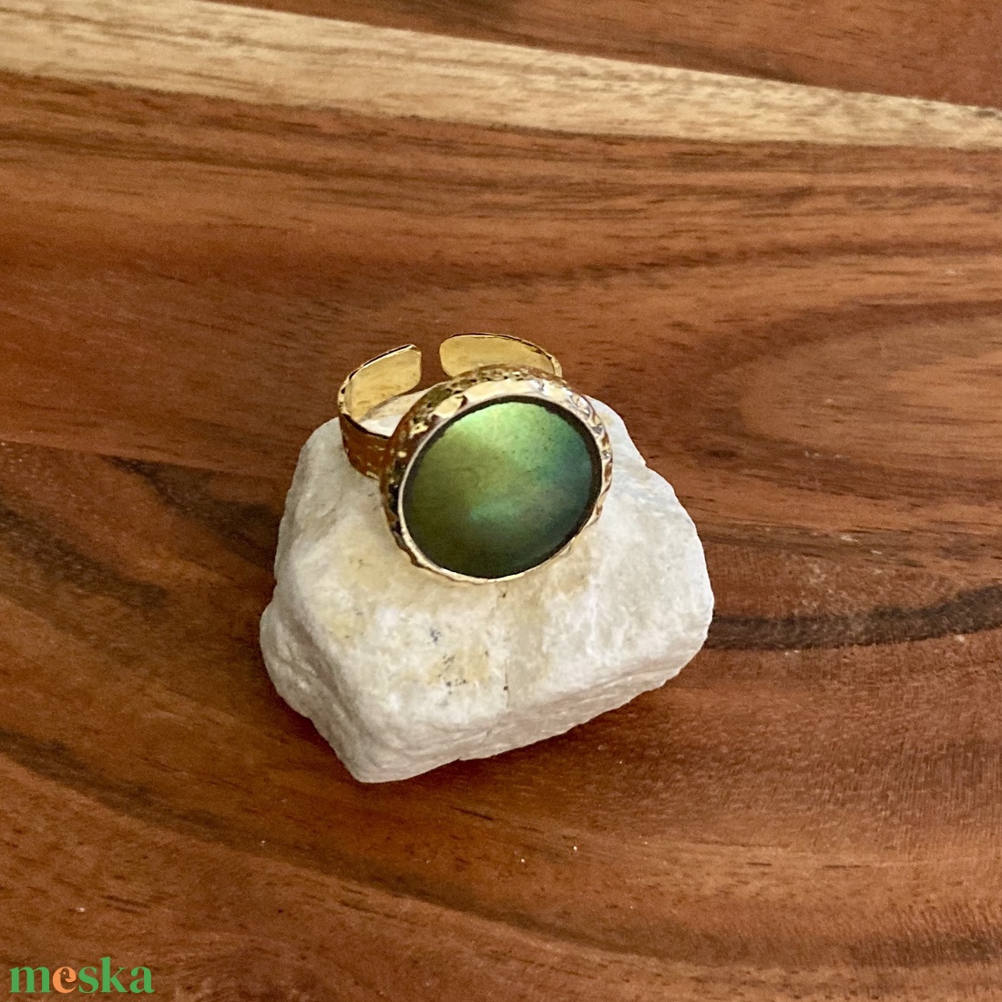 Eozinos aranyozott gyűrű - mentett porcelán darabokból - eozin mázas, állítható - ékszer - gyűrű - statement gyűrű - Meska.hu