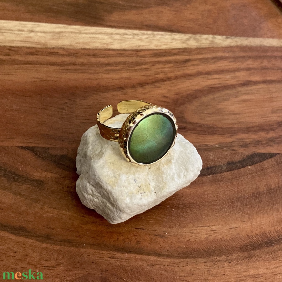 Eozinos aranyozott gyűrű - mentett porcelán darabokból - eozin mázas, állítható - ékszer - gyűrű - statement gyűrű - Meska.hu