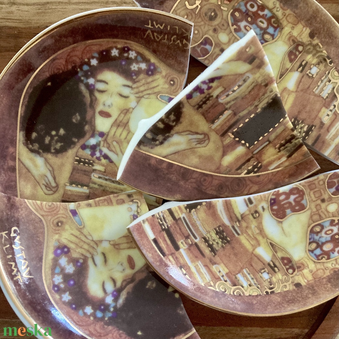 Aranyozott medál - mentett porcelán darabok - Csók medál vagy nyaklánc - ékszer - nyaklánc - medálos nyaklánc - Meska.hu