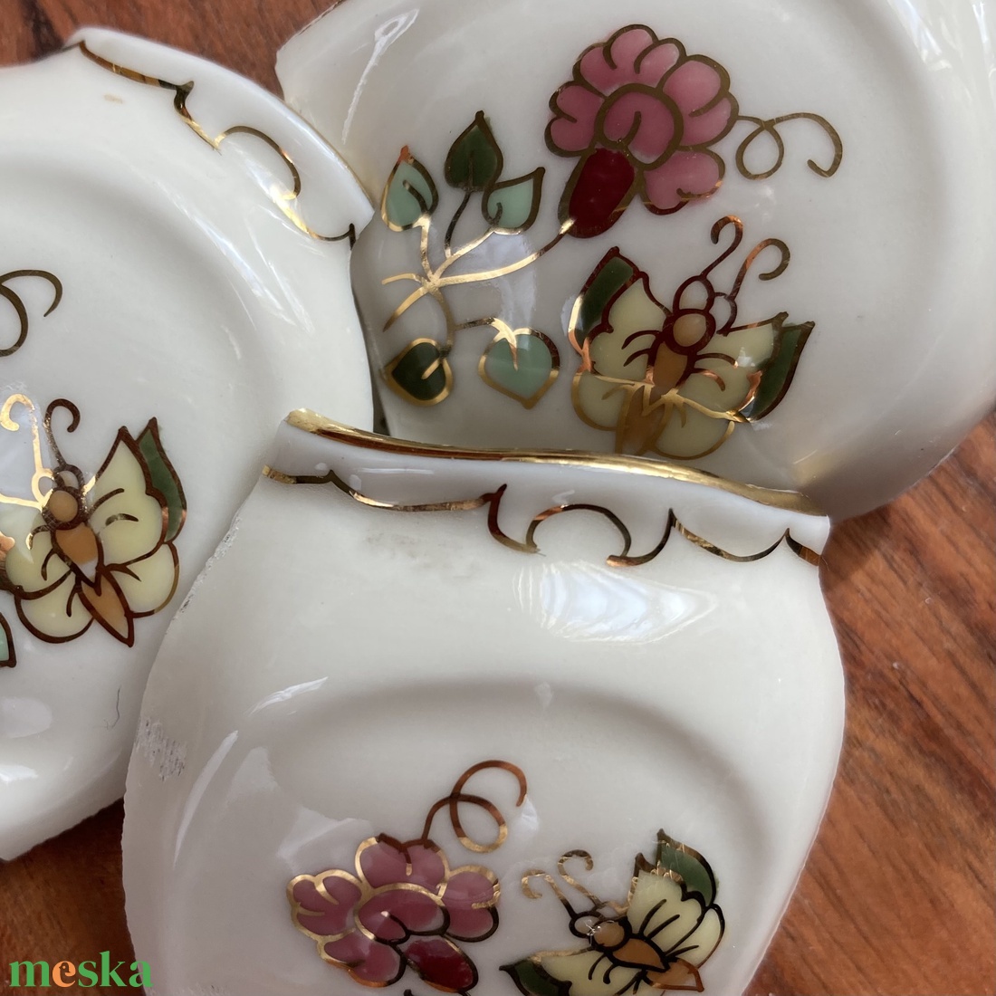 Mentett porcelán darabok - nemesacél pillangós, virágos medálos nyaklánc - ékszer - nyaklánc - medálos nyaklánc - Meska.hu