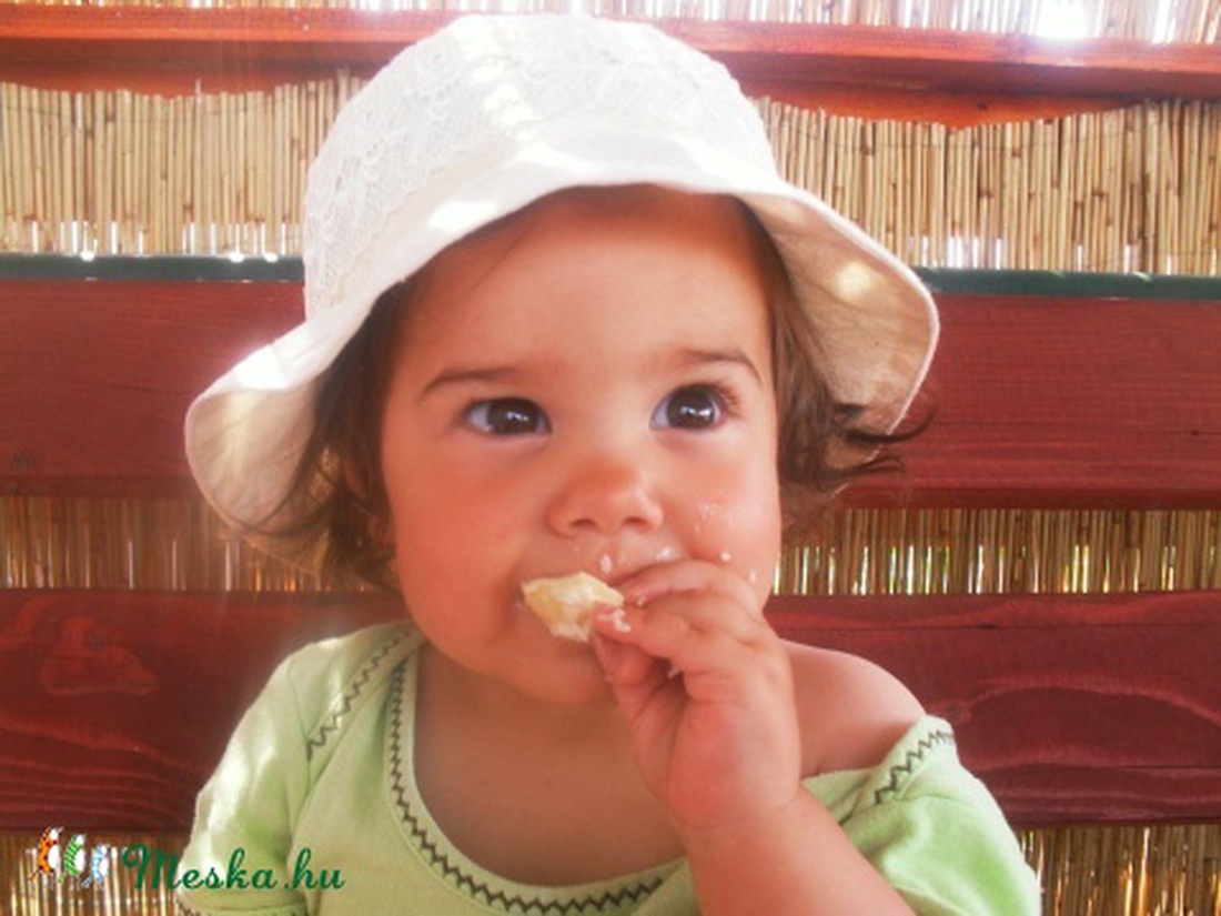 Nyers molinó kalap, vert-csipke díszítéssel.  -  - Meska.hu