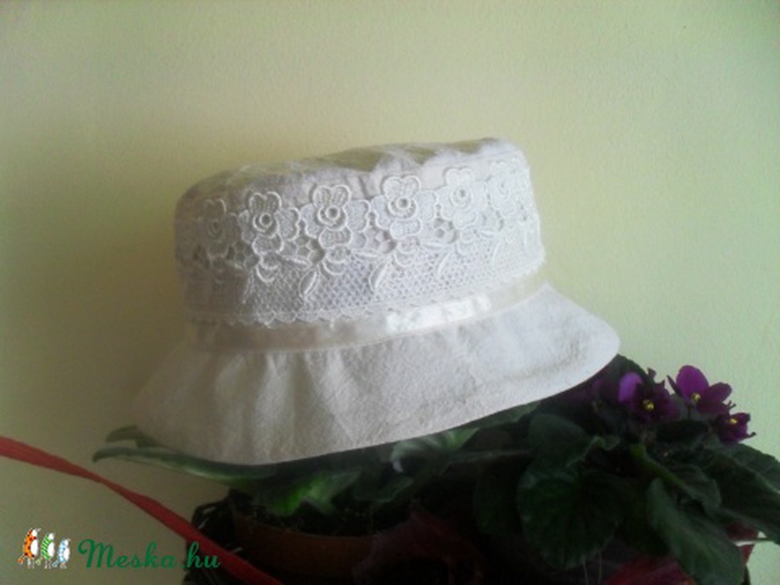 Nyers molinó kalap, vert-csipke díszítéssel.  -  - Meska.hu