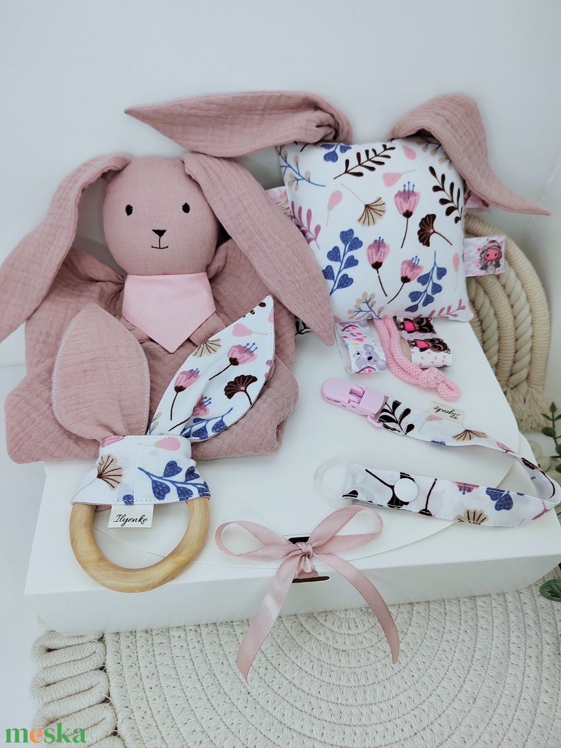 BabyBox ajándék keresztnév hímzéssel  - játék & sport - babalátogató ajándékcsomag - Meska.hu