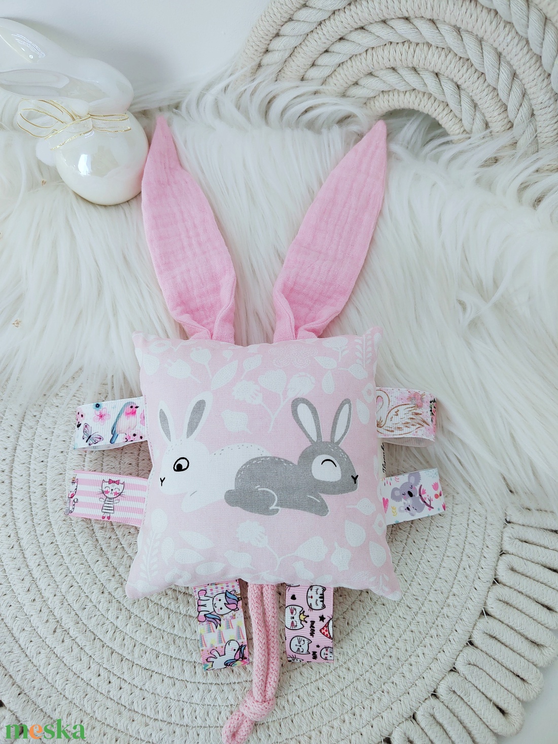 Nyuszis cimkepárna csörgővel.  - baba - mama - baba játékok - babakocka - Meska.hu