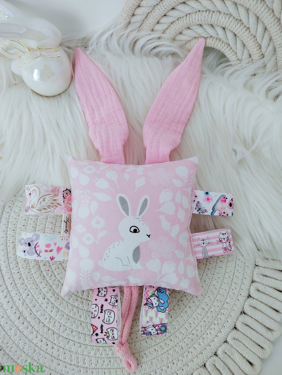 Nyuszis cimkepárna csörgővel.  - baba - mama - baba játékok - babakocka - Meska.hu