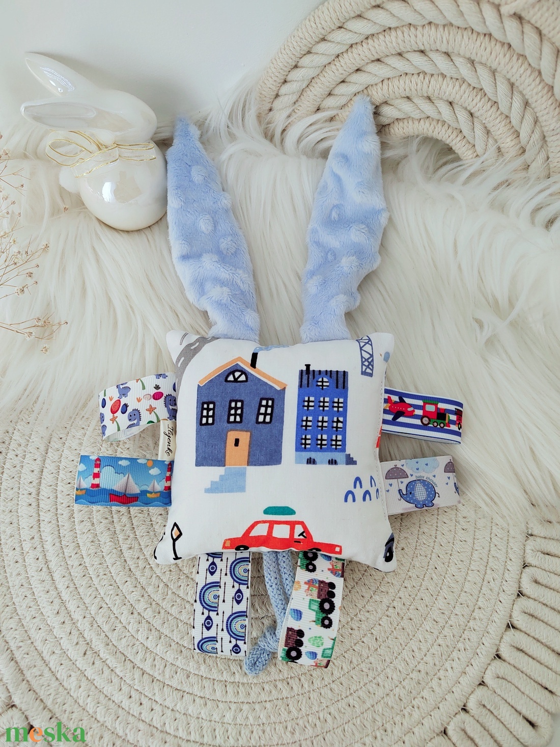 Kék mintás cimkepárna csörgővel  - baba - mama - baba játékok - babakocka - Meska.hu