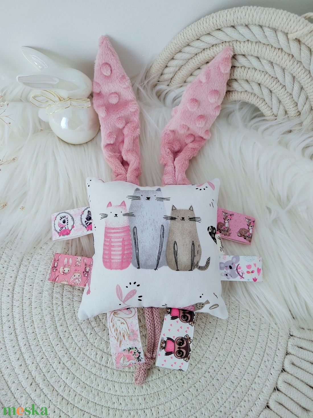 Púder cicás cimkepárna csörgővel  - baba - mama - baba játékok - babakocka - Meska.hu