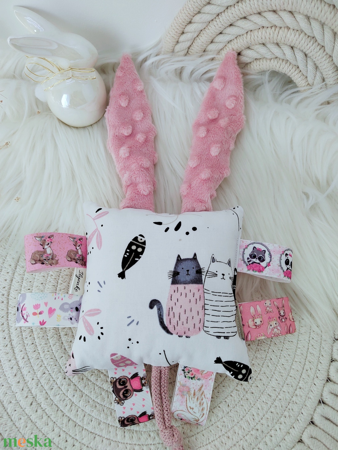 Púder cicás cimkepárna csörgővel  - baba - mama - baba játékok - babakocka - Meska.hu