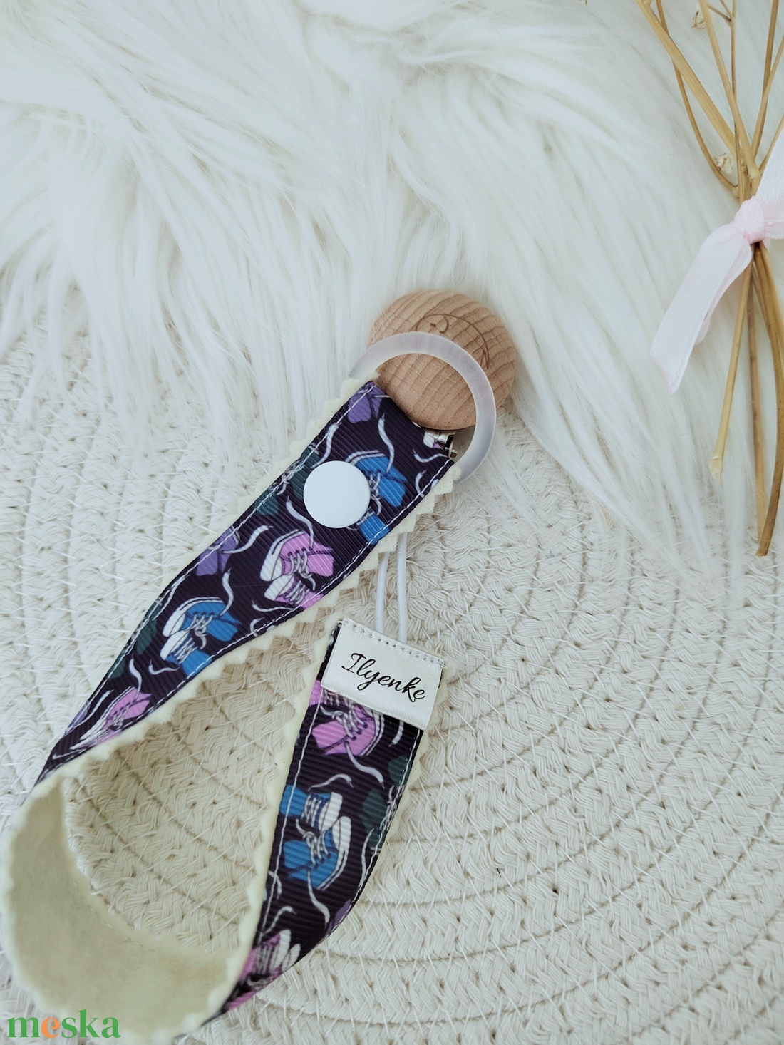 Textil cumitartó pánt.  - baba - mama - baba játékok - cumilánc - Meska.hu