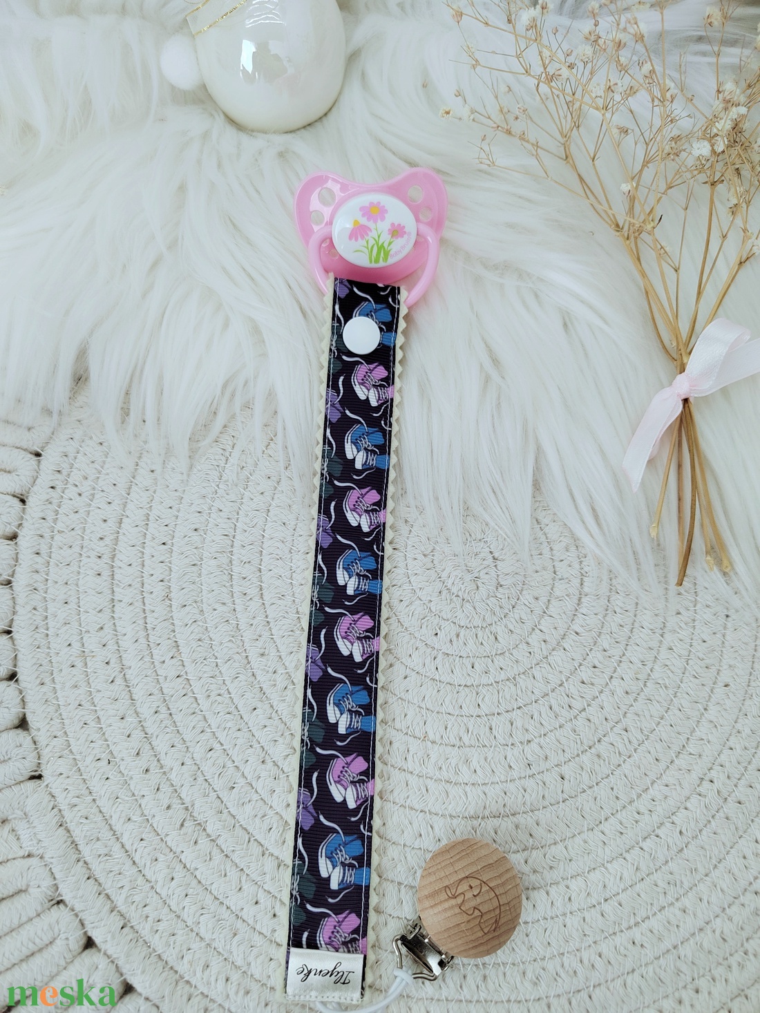 Textil cumitartó pánt.  - baba - mama - baba játékok - cumilánc - Meska.hu