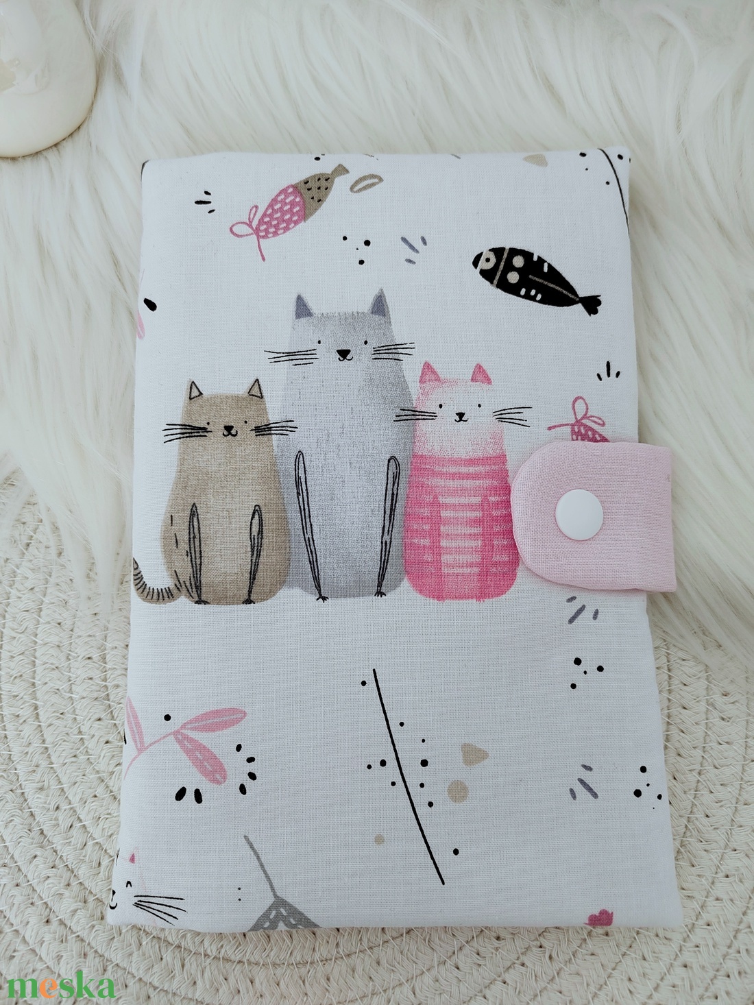 Bélelt, patentos kiskönyv boritó, rózsaszín pánttal  - baba - mama - babaemlékek - egészségügyi kiskönyv borító - Meska.hu