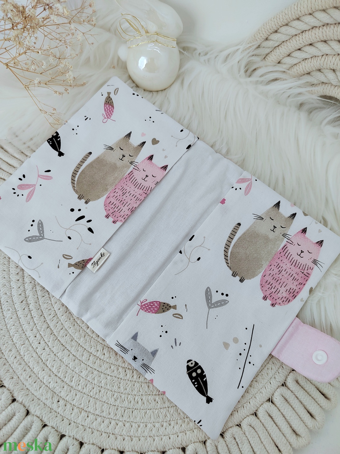 Bélelt, patentos kiskönyv boritó, rózsaszín pánttal  - baba - mama - babaemlékek - egészségügyi kiskönyv borító - Meska.hu