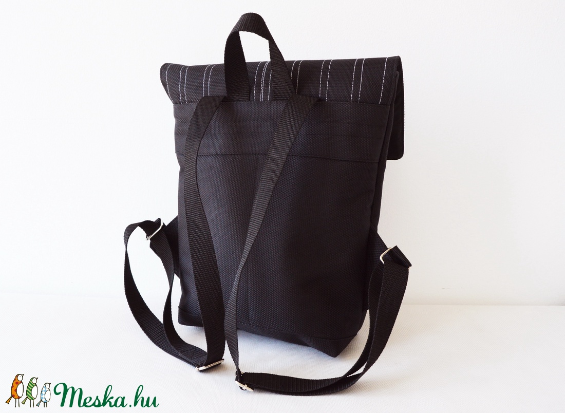 Fekete karbon mintázatú vízlepergető hátizsák épület mintával - táska & tok - hátizsák - hátizsák - Meska.hu