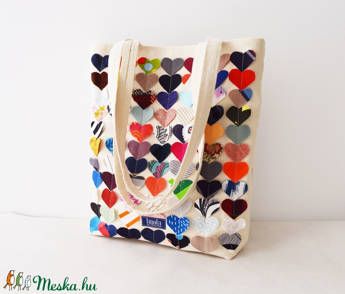 Bézs táska szivárvány szivekkel - táska & tok - kézitáska & válltáska - válltáska - Meska.hu