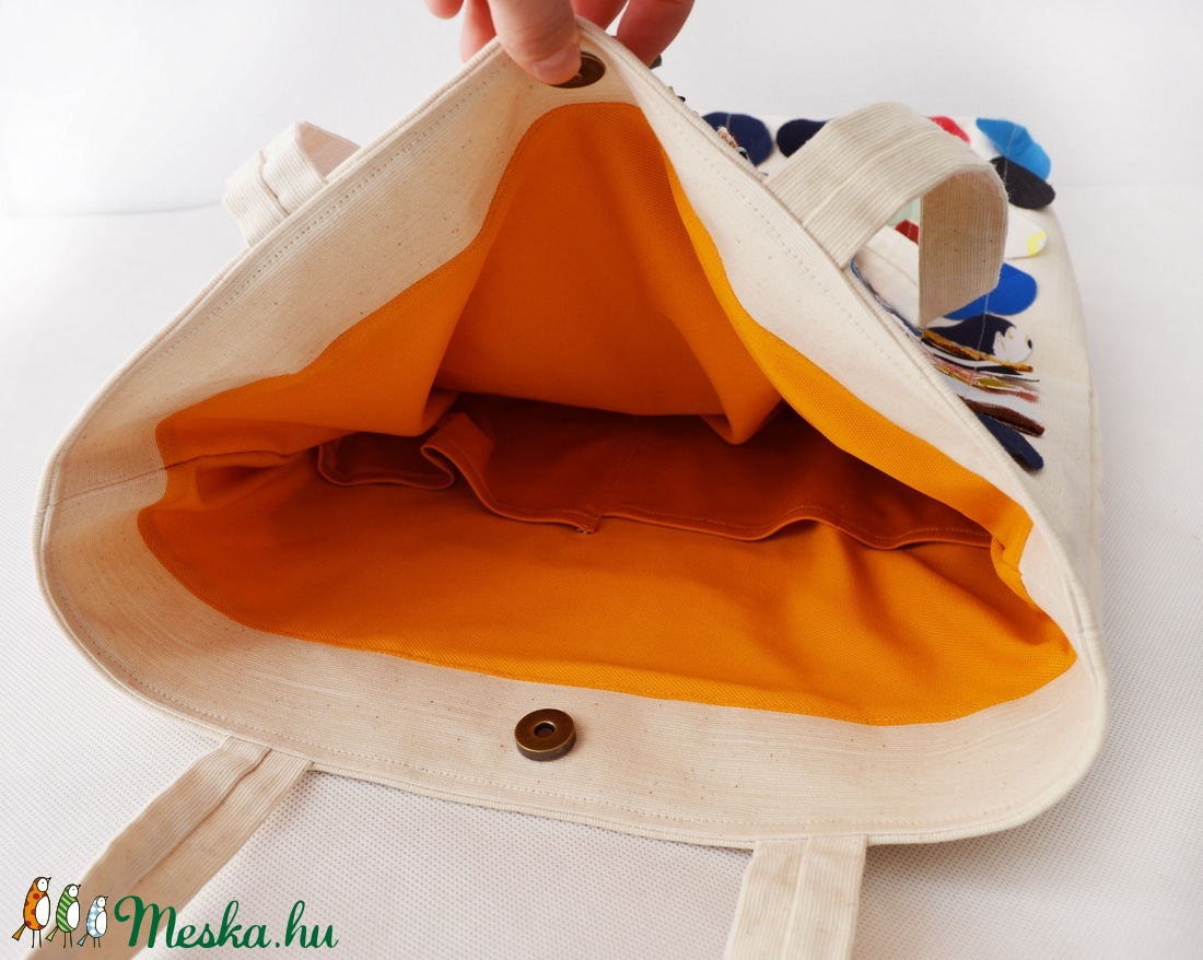 Bézs táska szivárvány szivekkel - táska & tok - kézitáska & válltáska - válltáska - Meska.hu