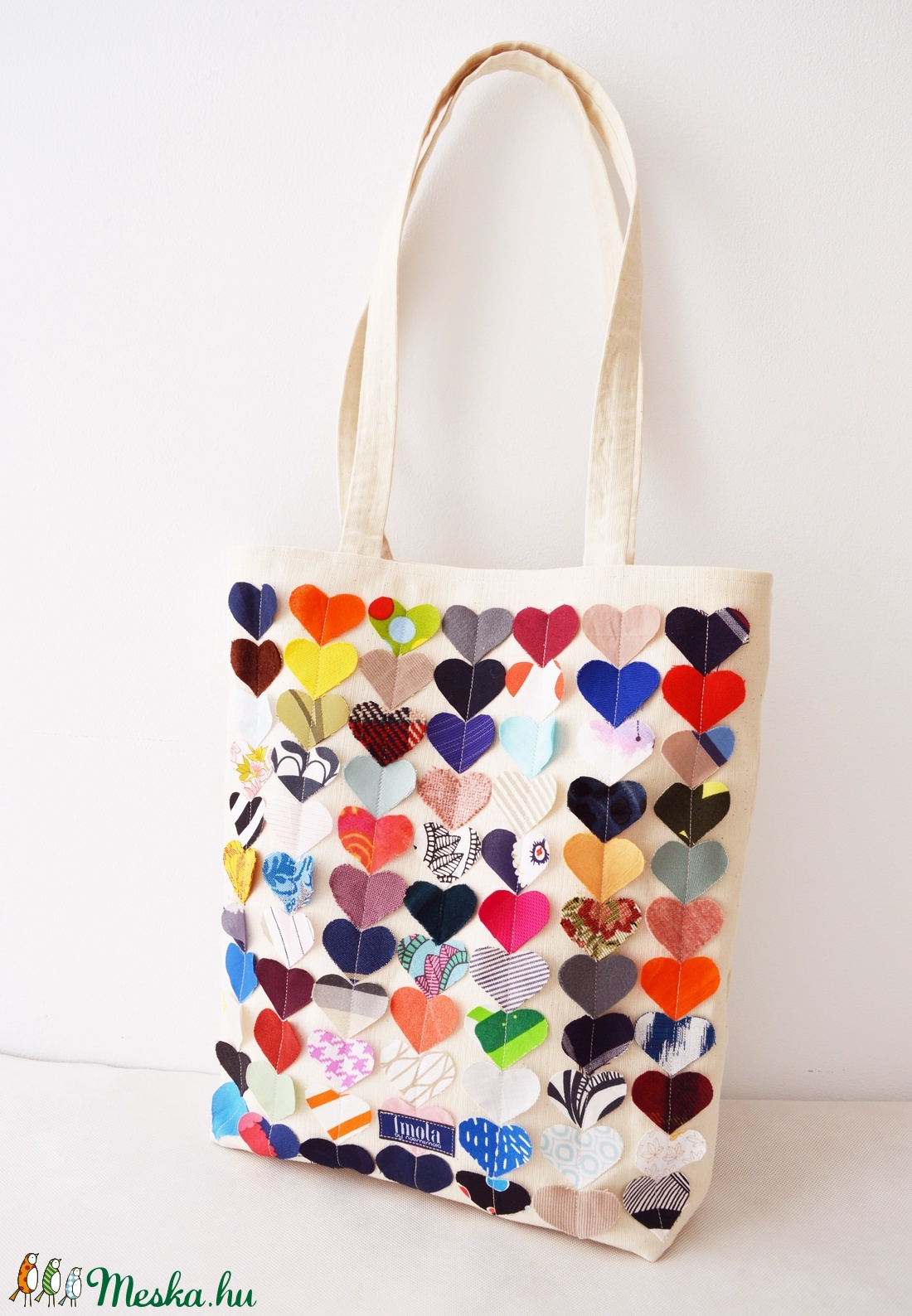 Bézs táska szivárvány szivekkel - táska & tok - kézitáska & válltáska - válltáska - Meska.hu