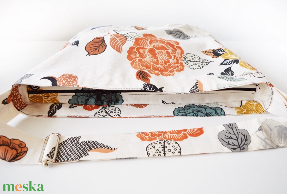 Válltáska / Oldaltáska / Biciklis táska japán virág mintás 1.1 BASIC KOLLEKCIÓ - táska & tok - kézitáska & válltáska - vállon átvethető táska - Meska.hu