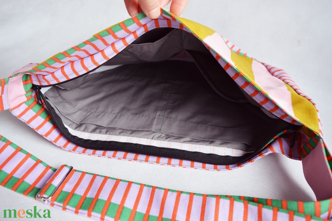 Válltáska / Oldaltáska / Biciklis táska absztrakt csíkos - táska & tok - kézitáska & válltáska - vállon átvethető táska - Meska.hu