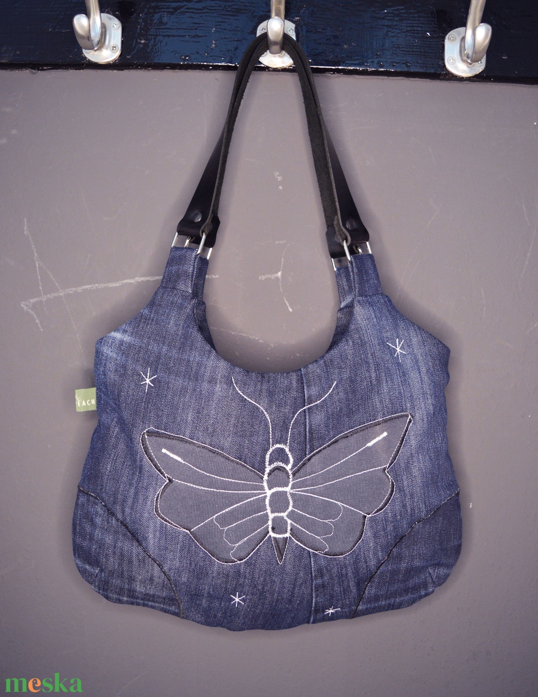 Molylepke válltáska / kézitáska fekete valódi bőr pántokkal - táska & tok - kézitáska & válltáska - válltáska - Meska.hu