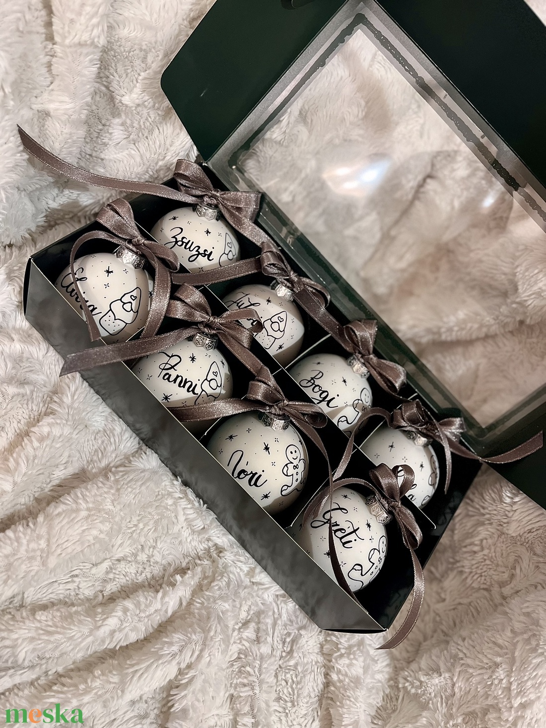 Karácsonyi Üveggömb - névre szóló, kézzel írt - karácsony - karácsonyi lakásdekoráció - karácsonyfadíszek - Meska.hu