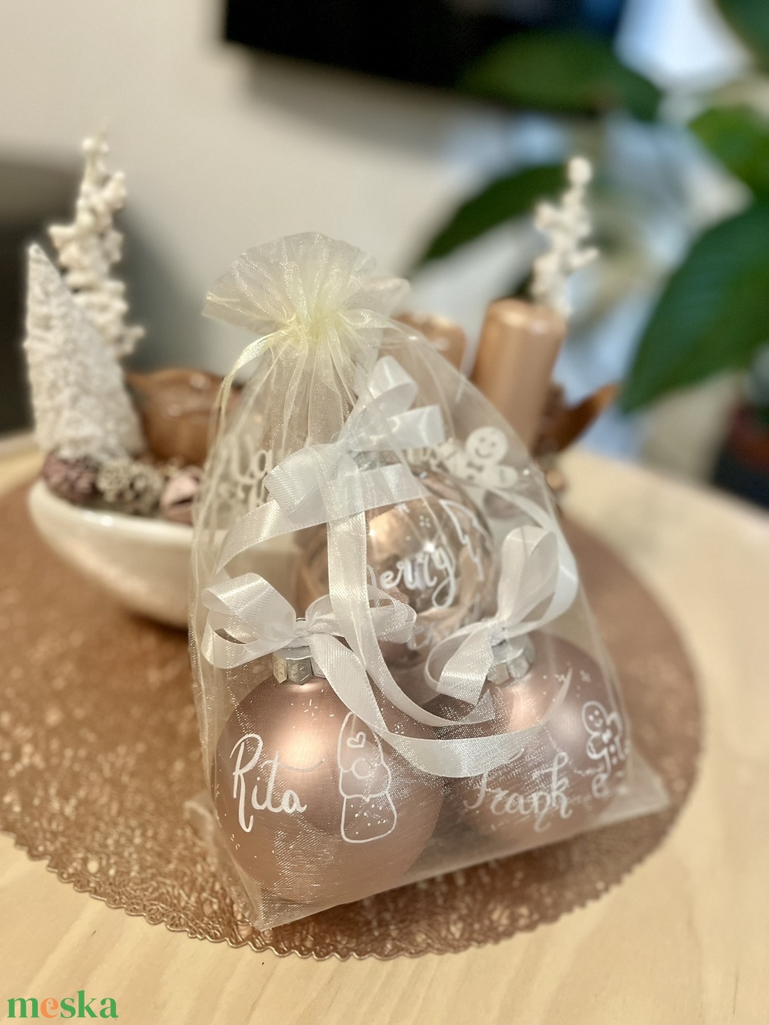 Karácsonyi Üveggömb - névre szóló, kézzel írt - karácsony - karácsonyi lakásdekoráció - karácsonyfadíszek - Meska.hu