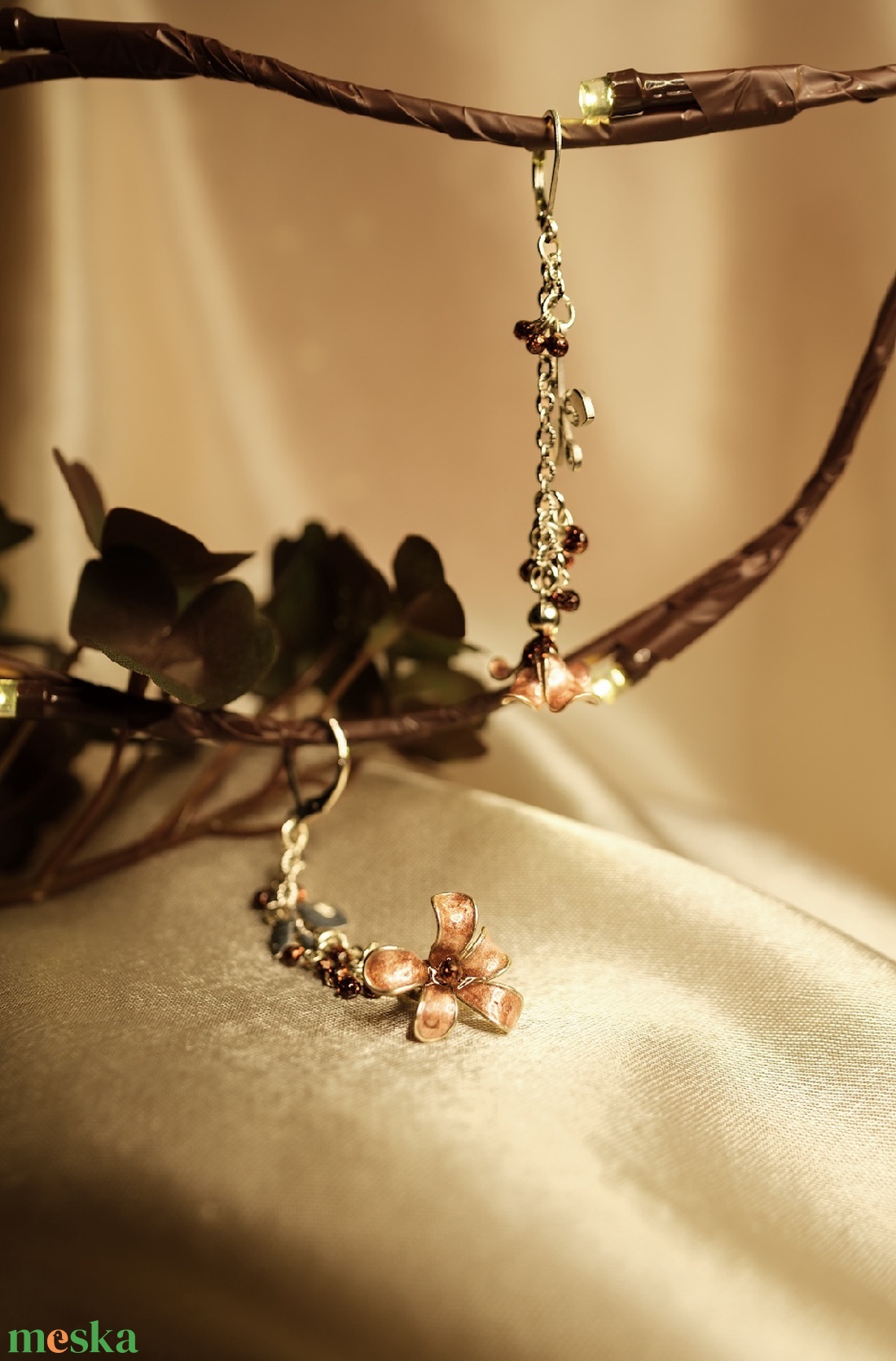 Barna lógós fülbevaló - ékszer - fülbevaló - lógó fülbevaló - Meska.hu