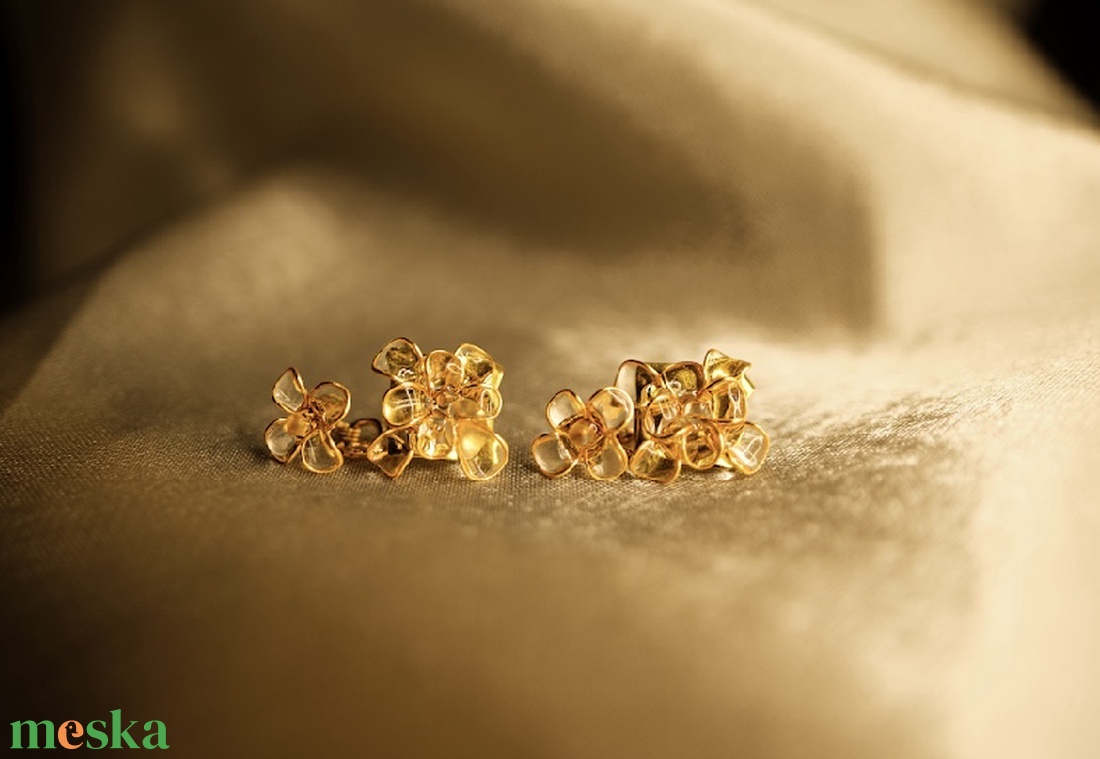 Arany virág fülbevaló - ékszer - fülbevaló - lógó fülbevaló - Meska.hu