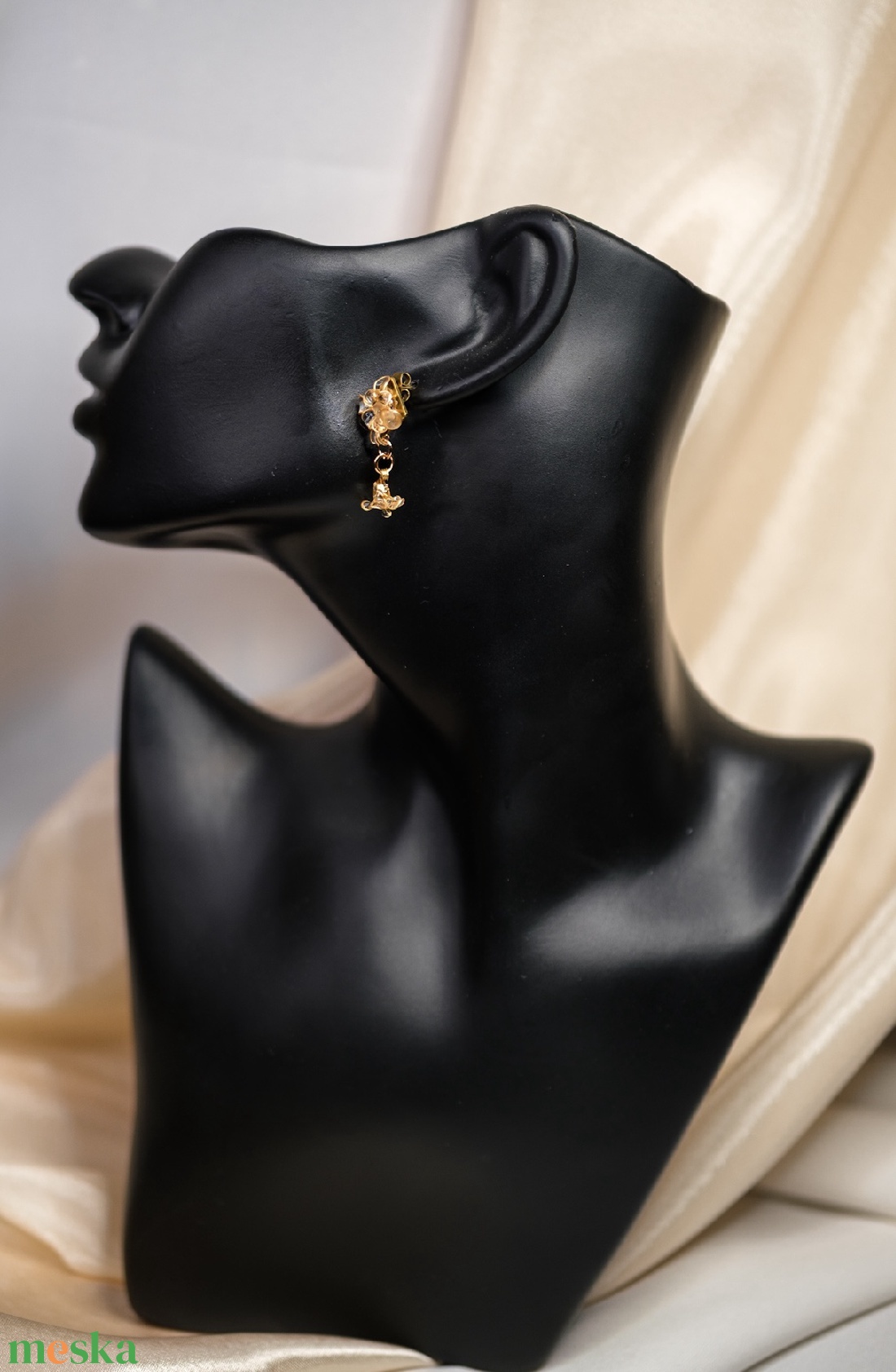 Arany virág fülbevaló - ékszer - fülbevaló - lógó fülbevaló - Meska.hu