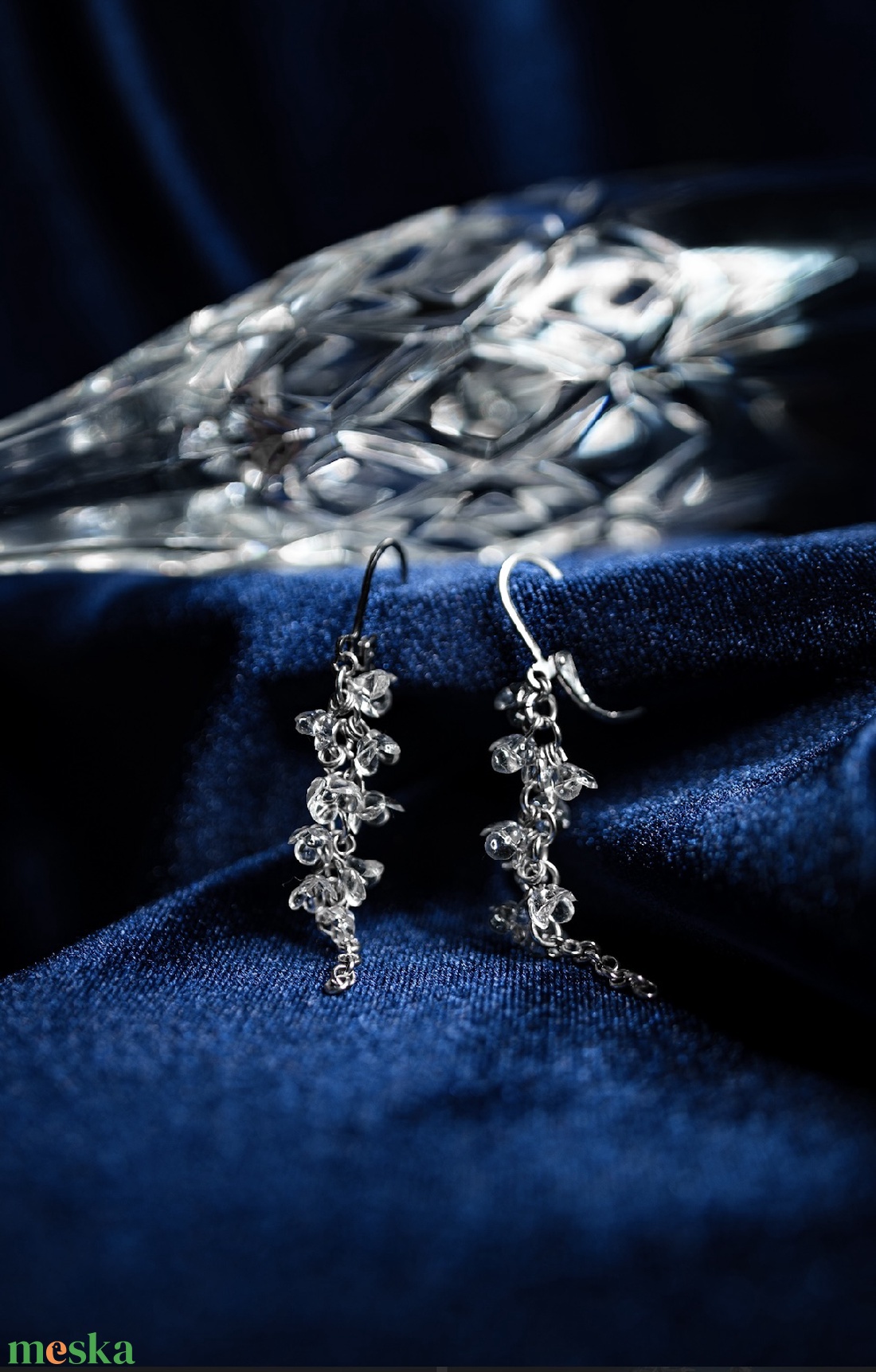 Apró üvegvirág hatású lógós fülbevaló - ékszer - fülbevaló - lógó fülbevaló - Meska.hu