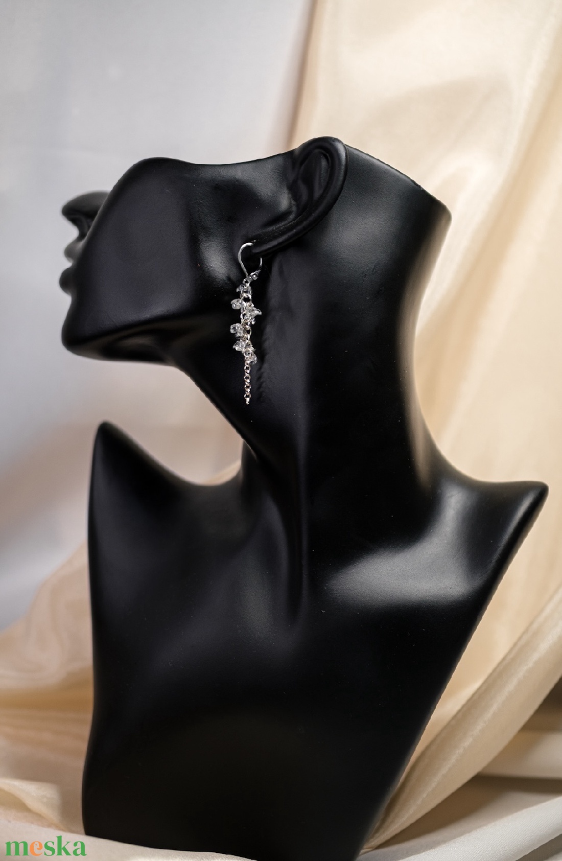 Apró üvegvirág hatású lógós fülbevaló - ékszer - fülbevaló - lógó fülbevaló - Meska.hu