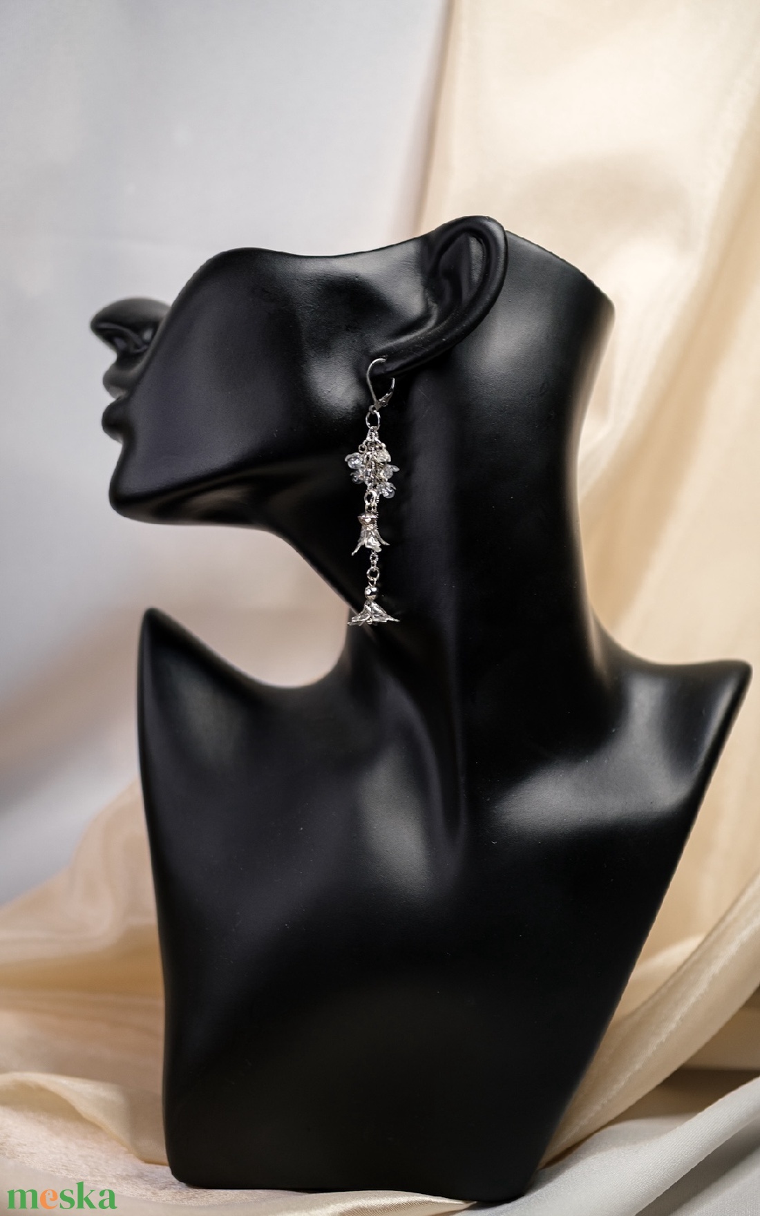 Apró üvegvirág hatású lógós fülbevaló - ékszer - fülbevaló - csillár fülbevaló - Meska.hu