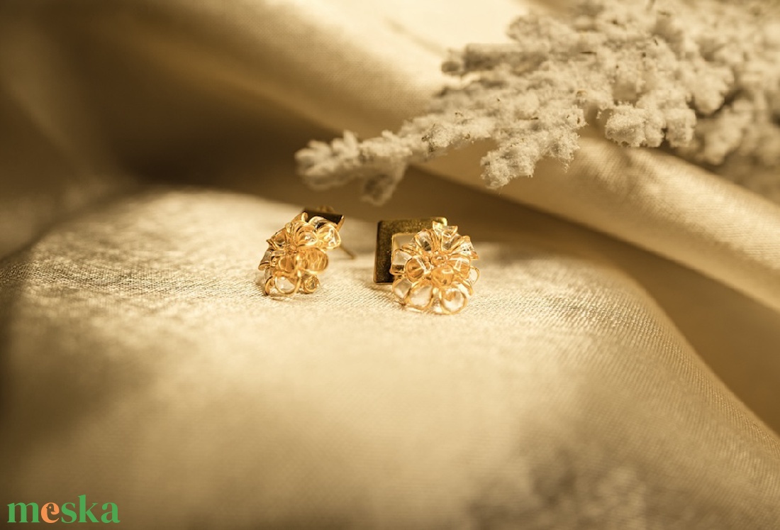 Aranyló üveg virág fülbevaló - ékszer - fülbevaló - fülékszer - Meska.hu