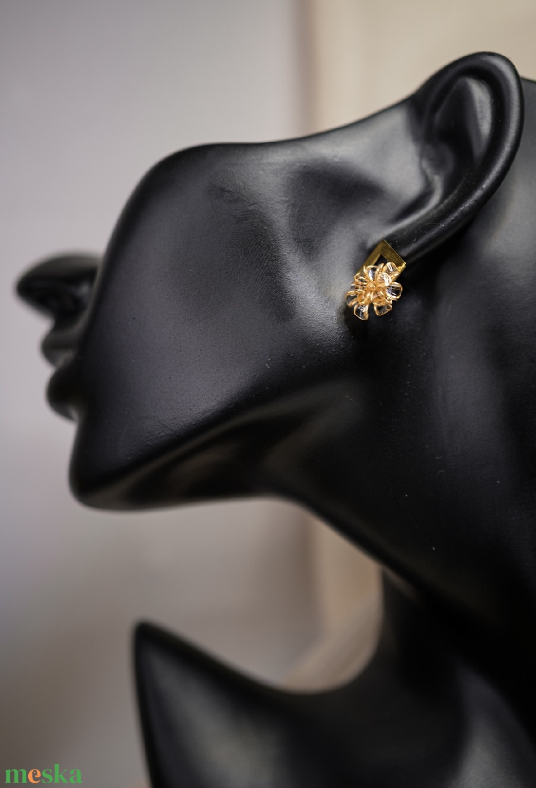 Aranyló üveg virág fülbevaló - ékszer - fülbevaló - fülékszer - Meska.hu