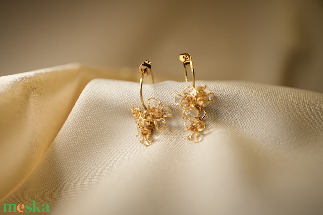 Arany színű fürtös karika fülbevaló - ékszer - fülbevaló - karika fülbevaló - Meska.hu