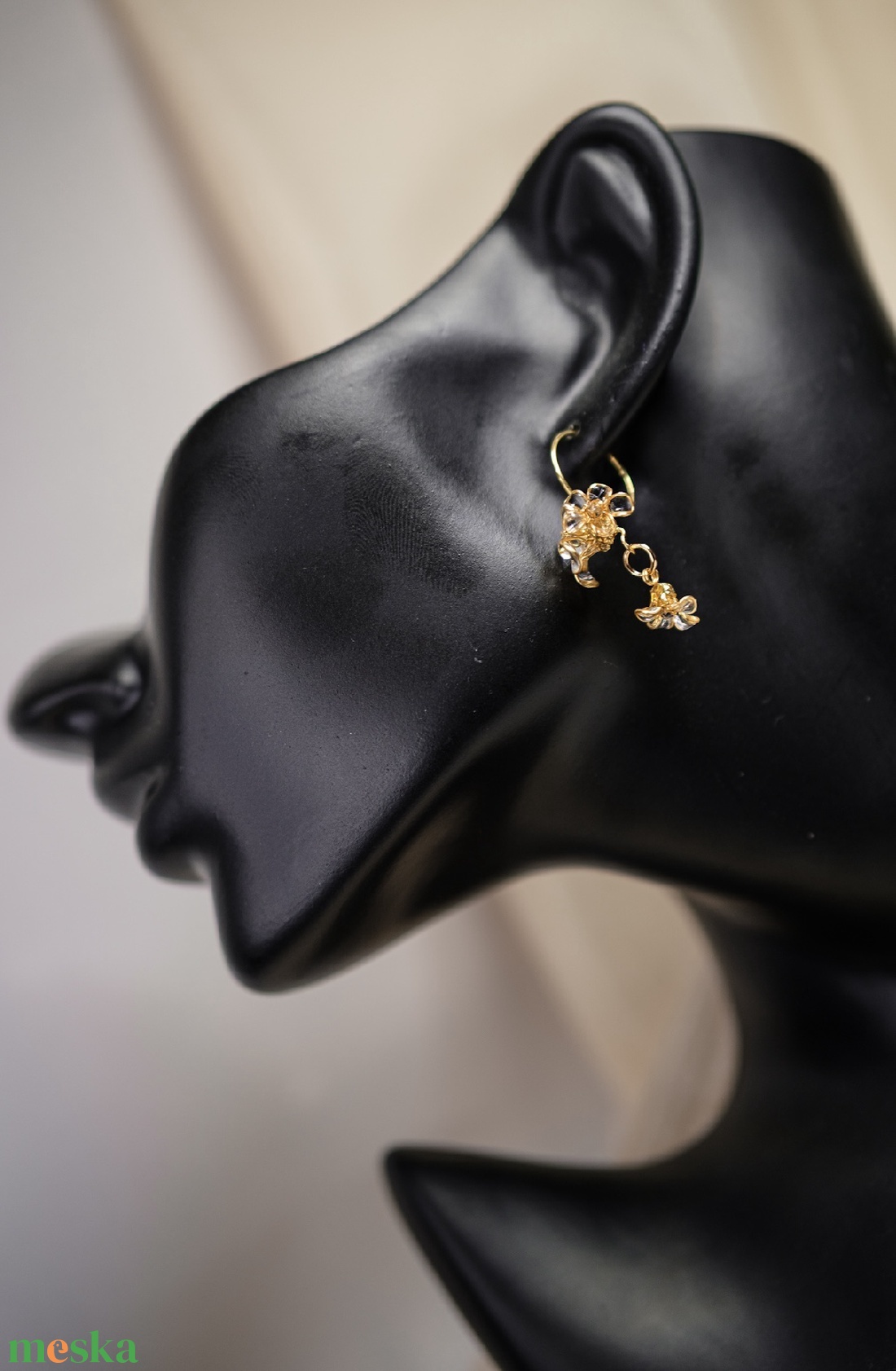 Arany színű fürtös karika fülbevaló - ékszer - fülbevaló - karika fülbevaló - Meska.hu