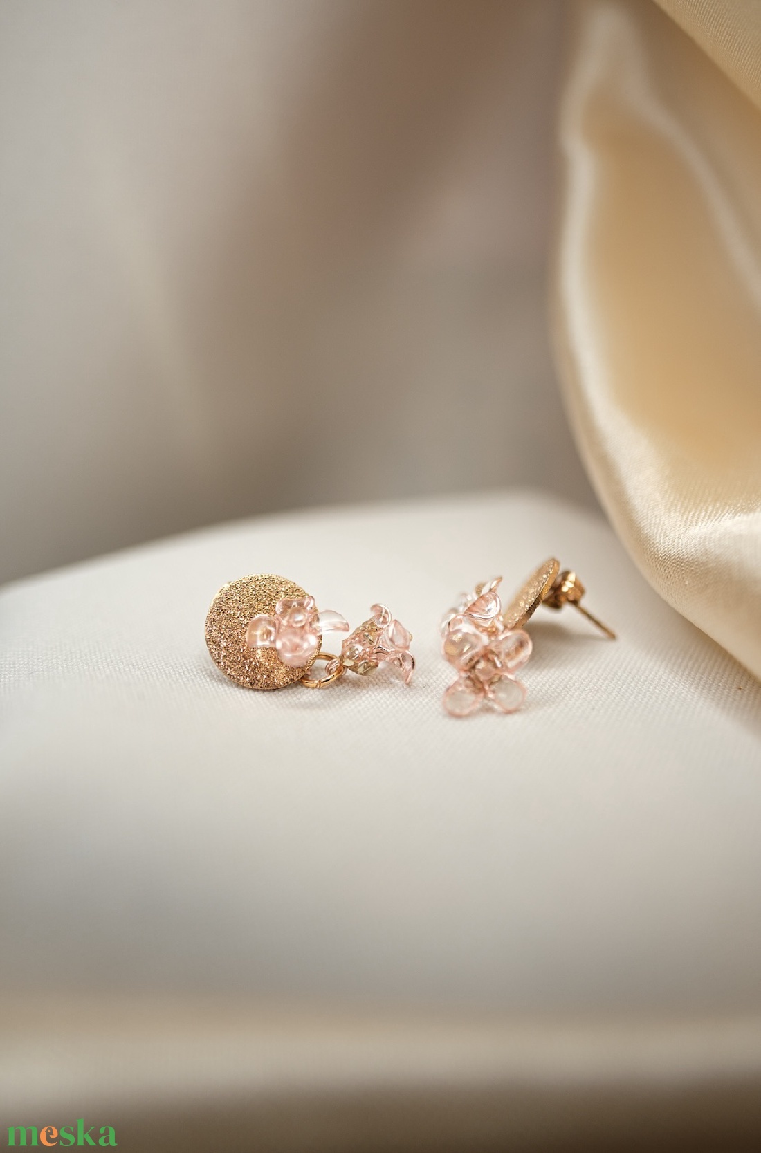 Rózsaszín üvegvirág hatású fülbevaló - ékszer - fülbevaló - lógó fülbevaló - Meska.hu