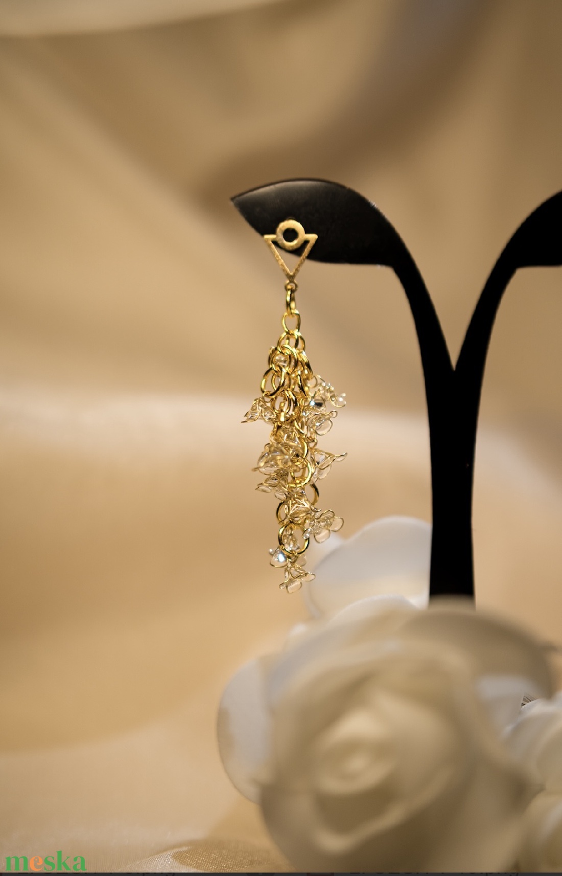 Arany színű, üvegvirág hatású lógós fülbevaló - ékszer - fülbevaló - lógó fülbevaló - Meska.hu