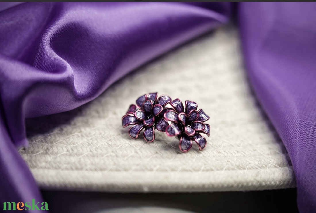 Bordó-lila árnyalatú virág fülbevaló - ékszer - fülbevaló - fülékszer - Meska.hu