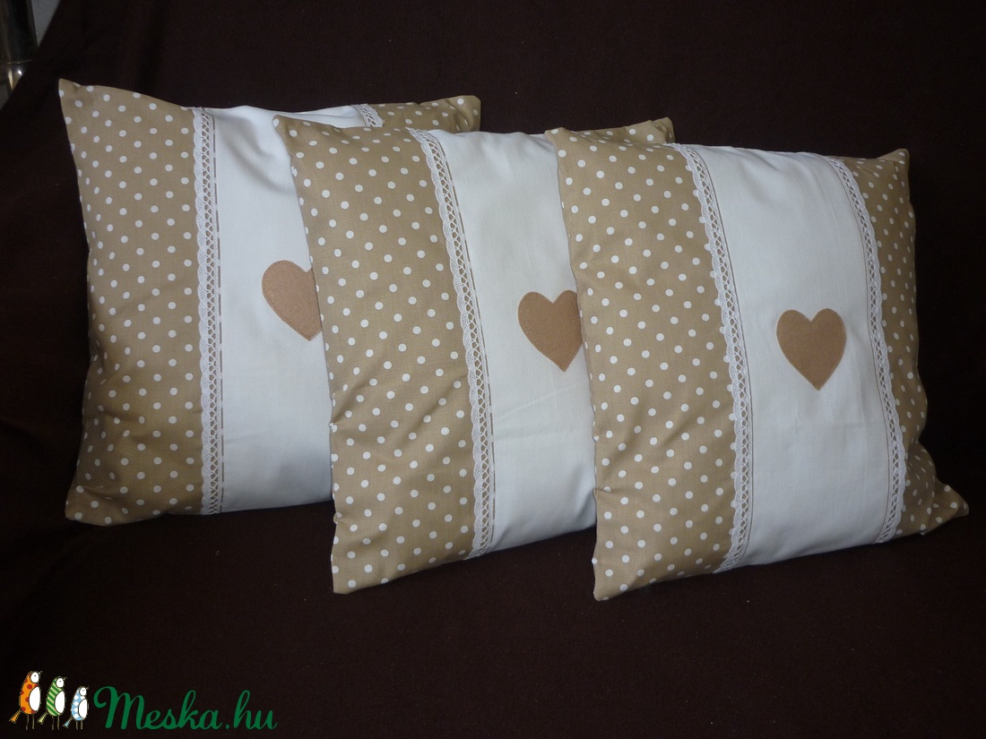 Barna alapú szivecskés párna - otthon & életmód - lakástextil - párna & párnahuzat - Meska.hu