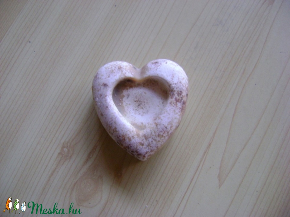 Bojtorjános-kecsketejes hajmosószappan -  - Meska.hu