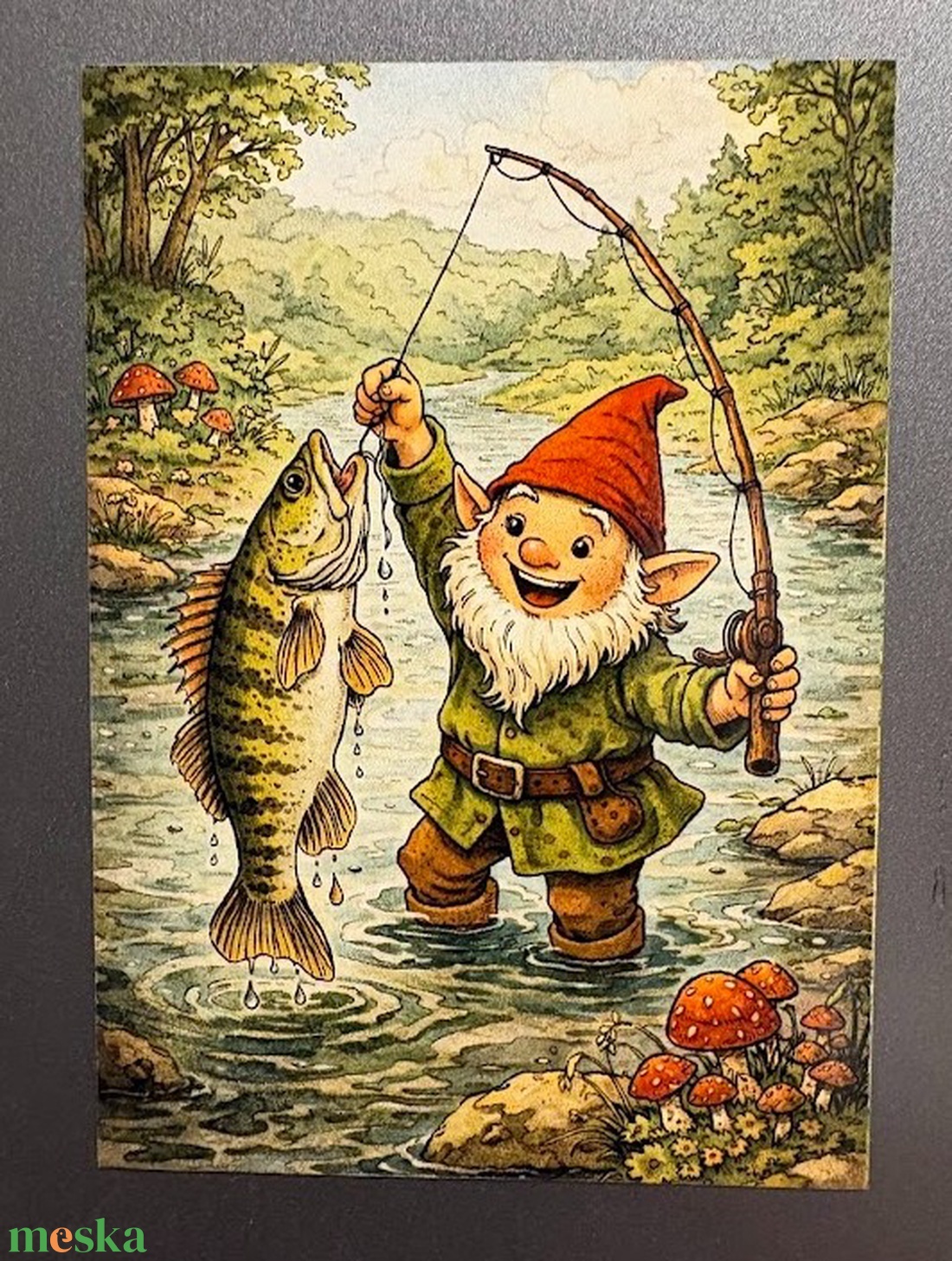 Hűtőmágnes - Törpe süllőt fog a patakban - otthon & életmód - konyhafelszerelés, tálalás - konyhai dekoráció - hűtőmágnes - Meska.hu