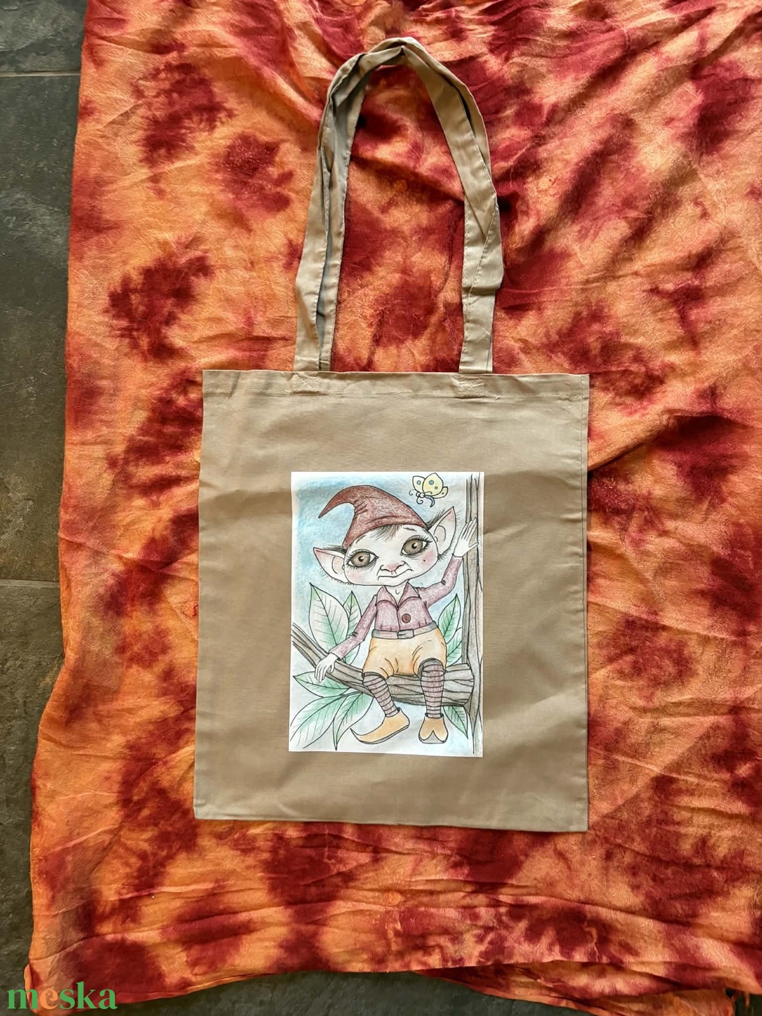 Drapp vászonszatyor kedves manó mintával - táska & tok - bevásárlás & shopper táska - shopper, textiltáska, szatyor - Meska.hu