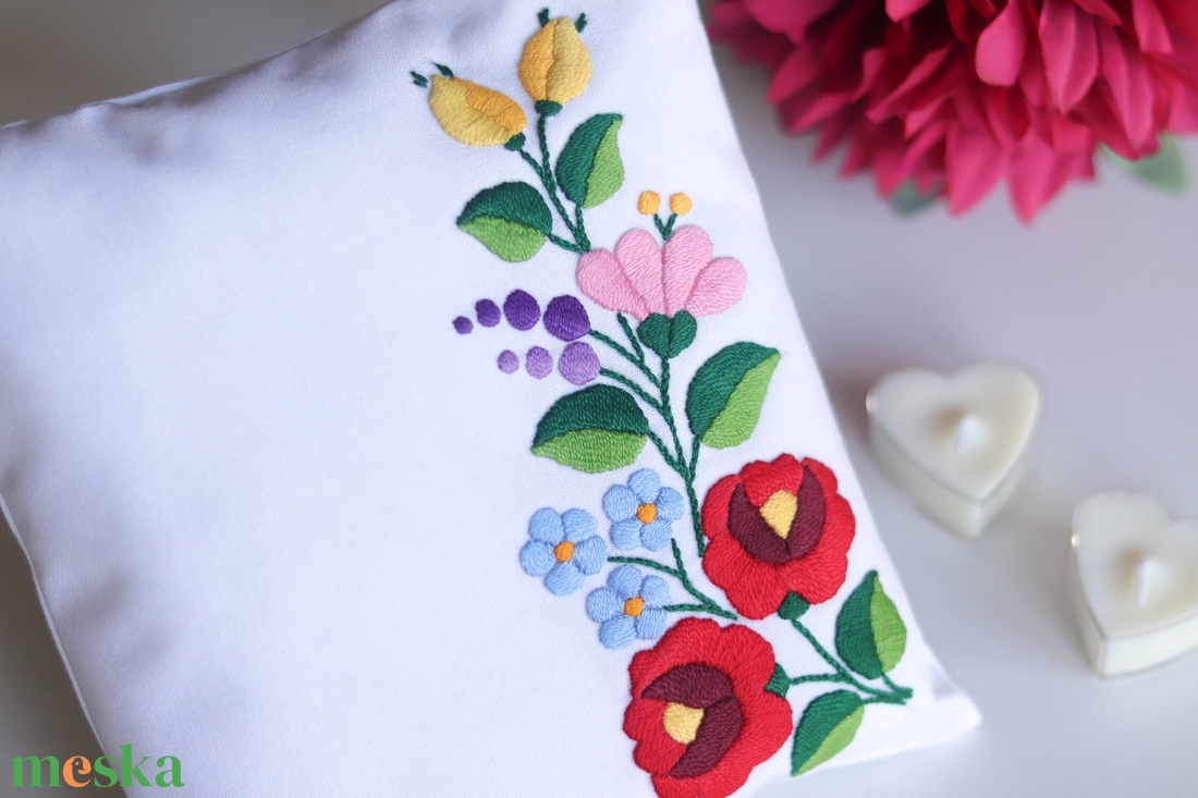 Kézzel készített gyűrűpárna kalocsai hímzéssel (19X19 cm) - esküvő - kiegészítők - gyűrűtartó & gyűrűpárna - Meska.hu