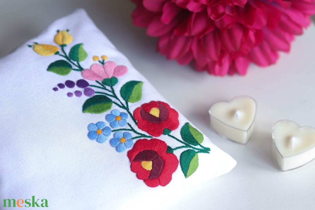 Kézzel készített gyűrűpárna kalocsai hímzéssel (19X19 cm) - esküvő - kiegészítők - gyűrűtartó & gyűrűpárna - Meska.hu