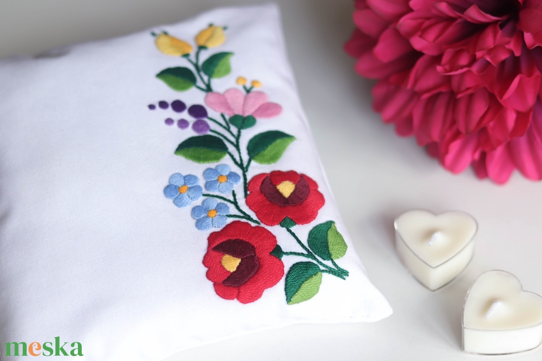 Kézzel készített gyűrűpárna kalocsai hímzéssel (19X19 cm) - esküvő - kiegészítők - gyűrűtartó & gyűrűpárna - Meska.hu