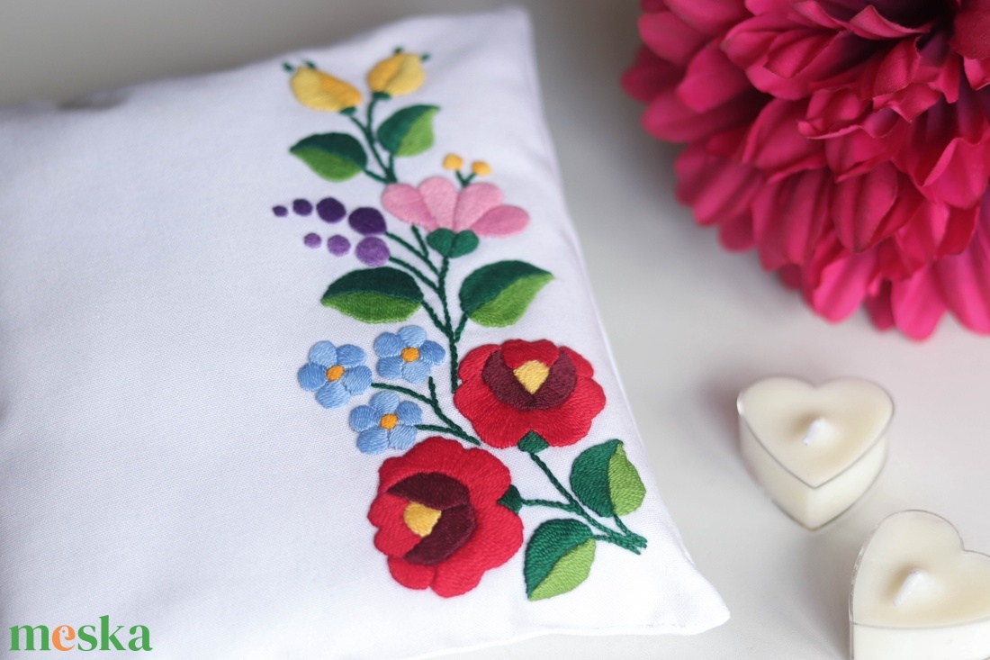 Kézzel készített gyűrűpárna kalocsai hímzéssel (19X19 cm) - esküvő - kiegészítők - gyűrűtartó & gyűrűpárna - Meska.hu