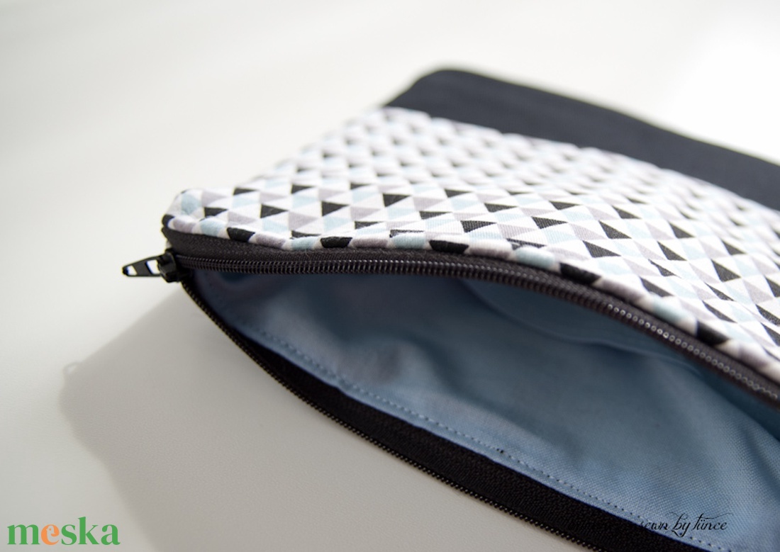 Háromszögmintás neszesszer, pipere -  - Meska.hu