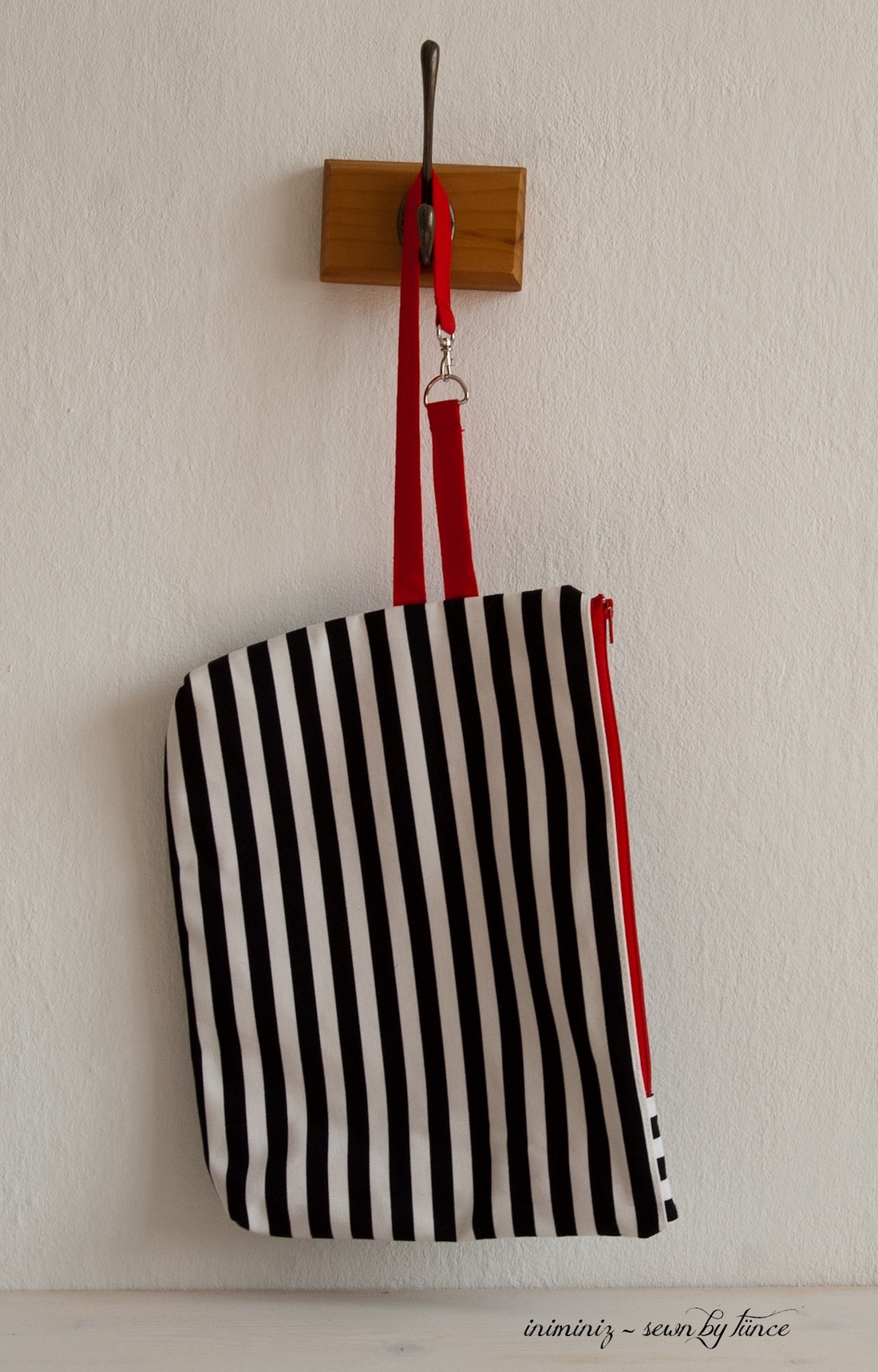 Nagy csíkos neszi, szütyő, táska, pelenkázótáska - piros -  - Meska.hu