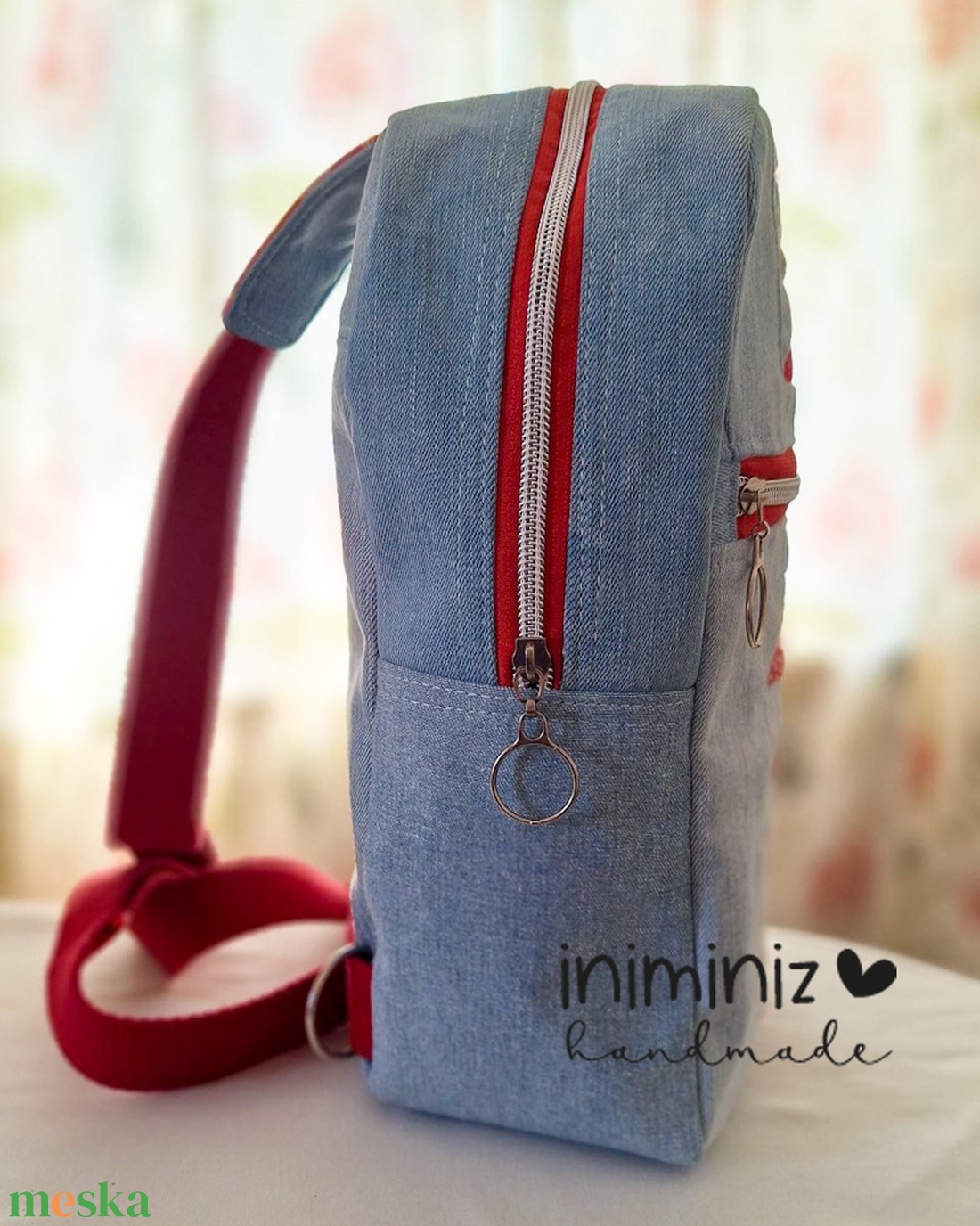 Sling bag - Újrahasznosított világos farmer patchwork blokkal - táska & tok - kézitáska & válltáska - vállon átvethető táska - Meska.hu