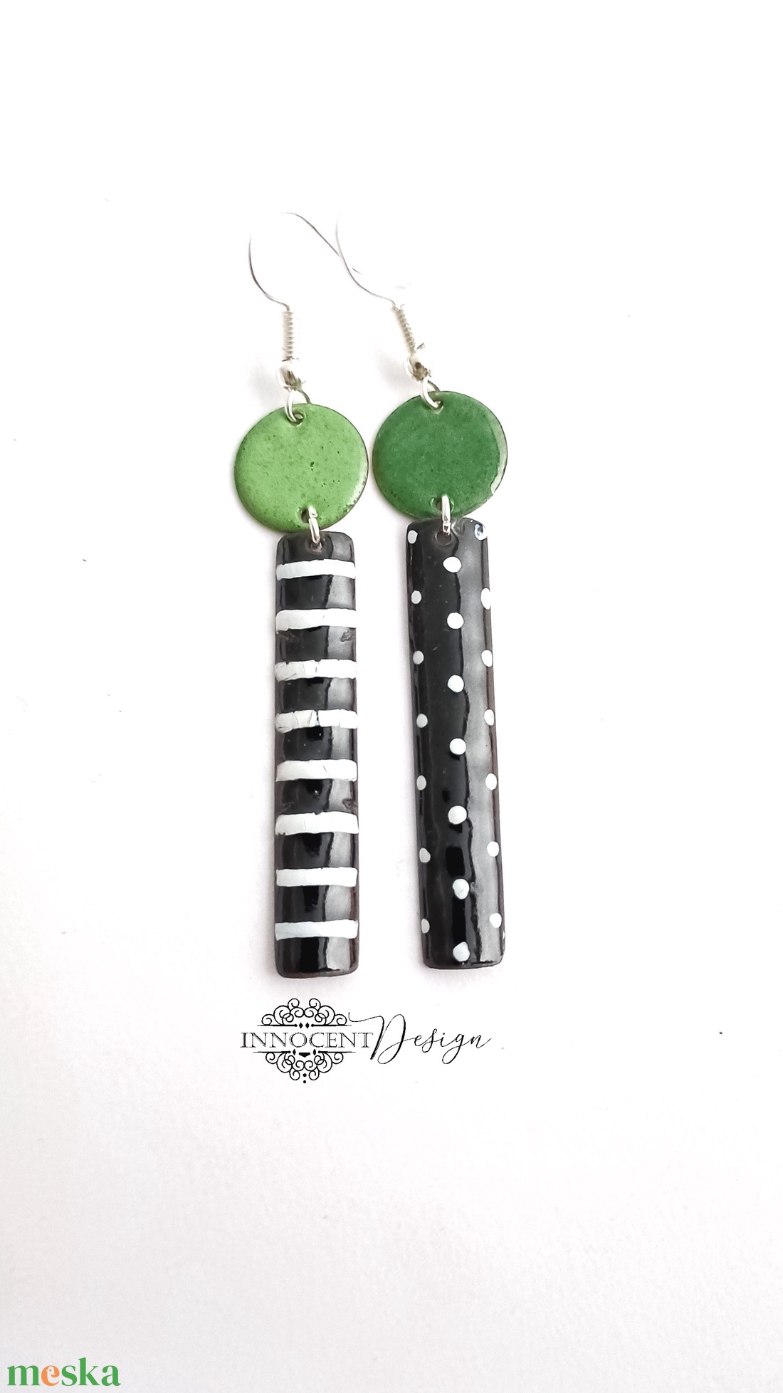 Dorothy - asszimetrikus tűzzománc fülbevaló - pöttyös - zöld-zöld-monokróm - ékszer - fülbevaló - lógó fülbevaló - Meska.hu